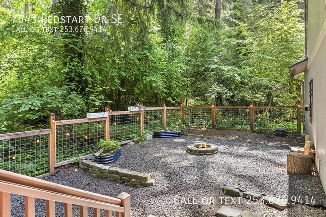 Building Photo - 7643 Redstart Dr SE