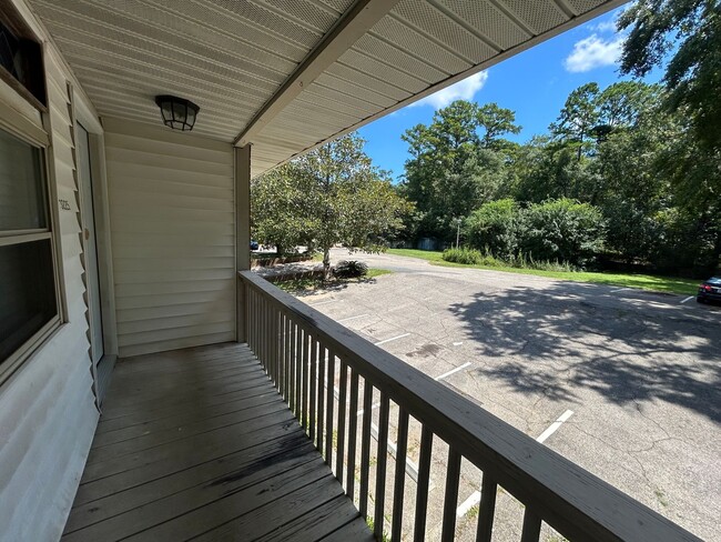 Building Photo - 2/2/ Walking Distance To Capital Regional ...