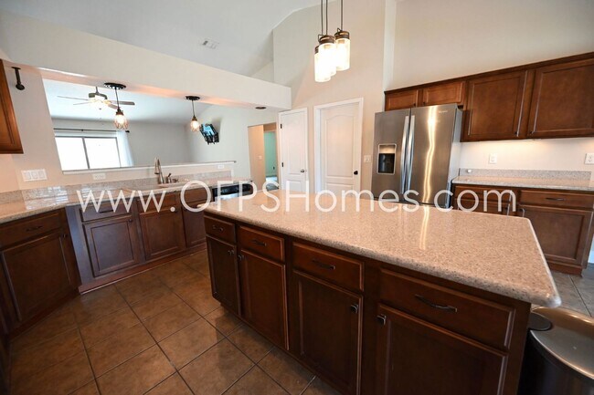 Building Photo - Home in South Crestview!