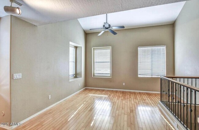 Building Photo - 880 W Aspen Way