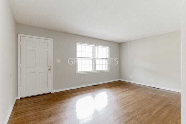 Building Photo - Charming 3 Bedroom in Hope Mills!