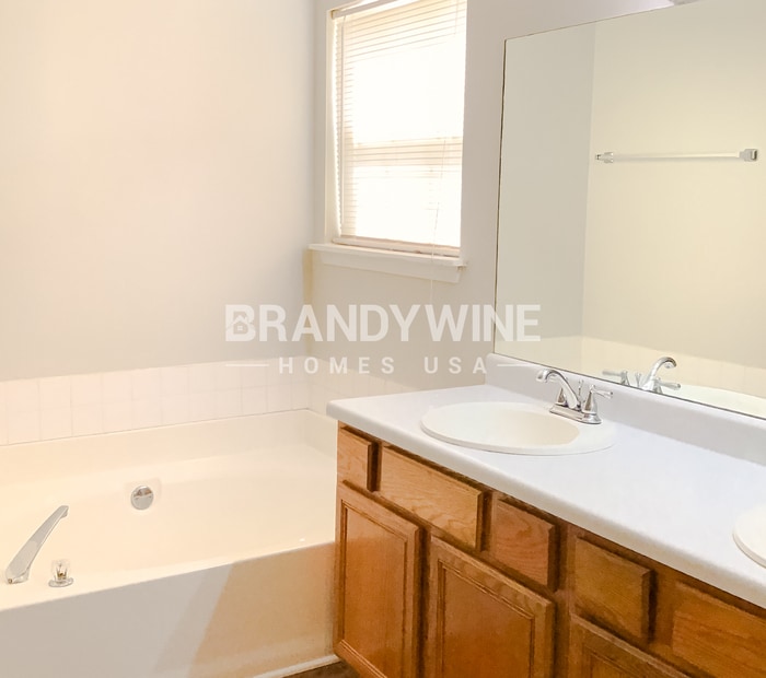 Building Photo - 305 Shadetree Ln
