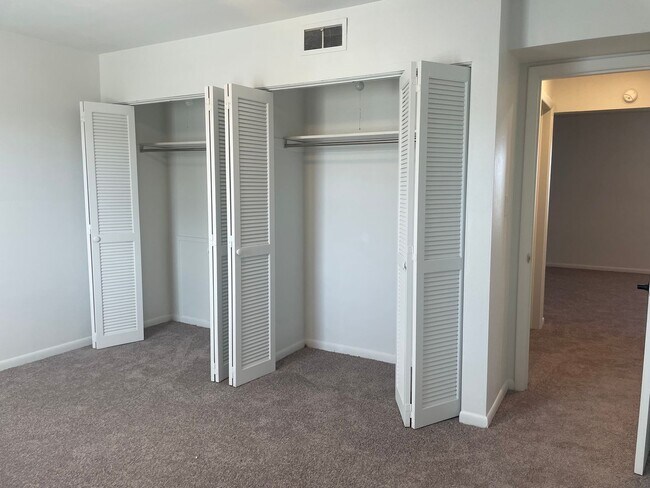 Building Photo - 6491 Carefree Ln