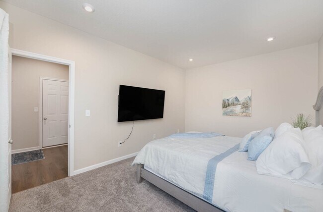 Building Photo - Fully furnished brand new construction. Luxury in HOA with pool