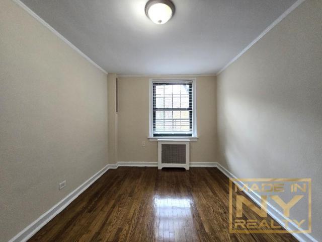 Building Photo - 2 bedroom in SUNNYSIDE GARDENS NY 11104