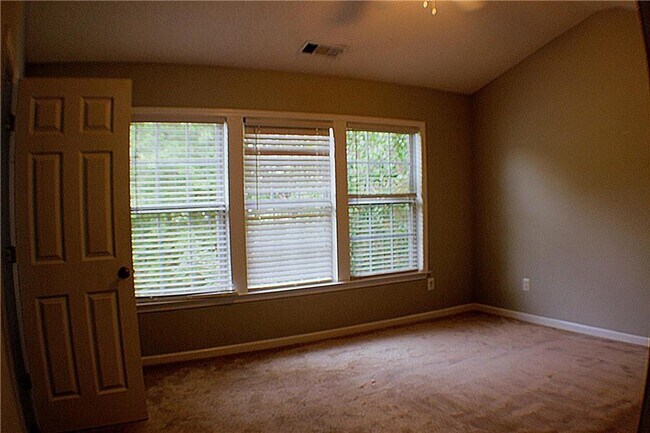Building Photo - 437 Darter Dr NW