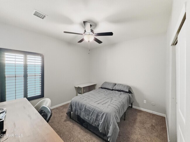 Building Photo - 12805 Kingsbury Ave