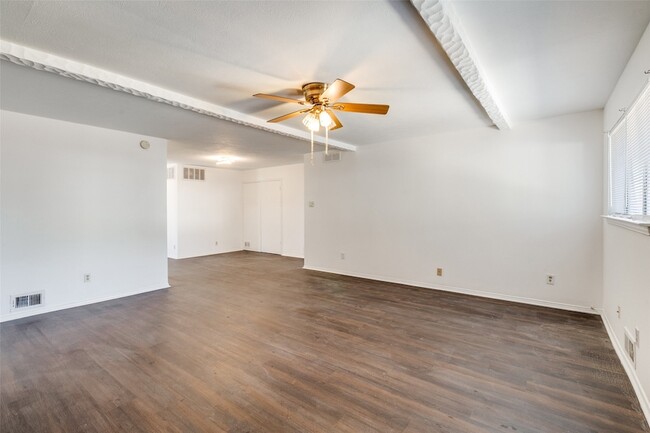 Building Photo - 15825 El Estado Dr