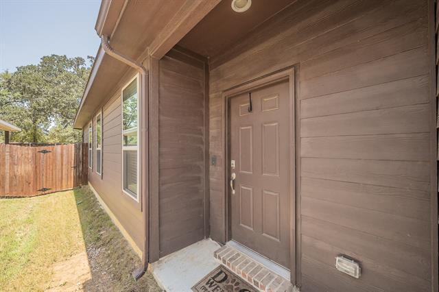 Building Photo - 561 Concho St