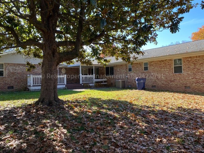 Building Photo - 1901 S 72nd St