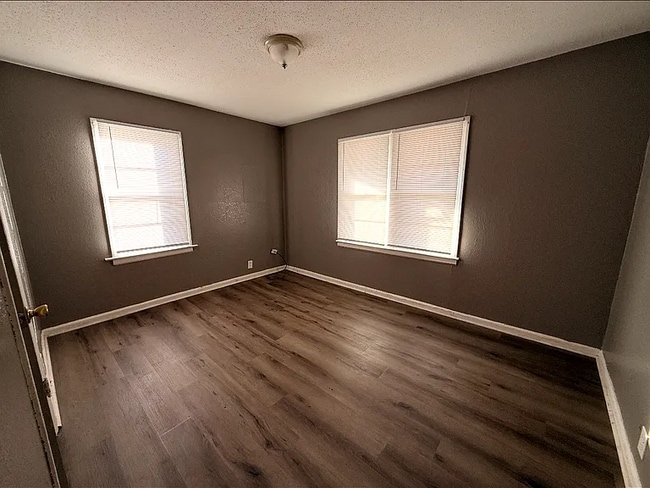 Building Photo - 2332 N Poplar St