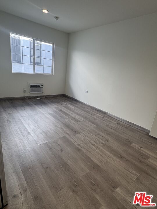 Building Photo - 133 Crescent Dr