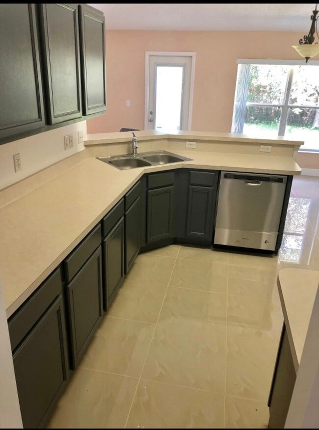 Building Photo - 1241 SW Melrose Ave