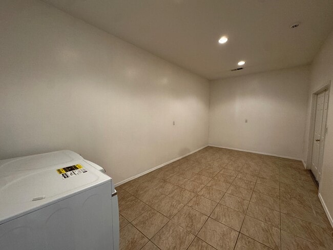 Building Photo - 4629 Spanish Sun Ave NE