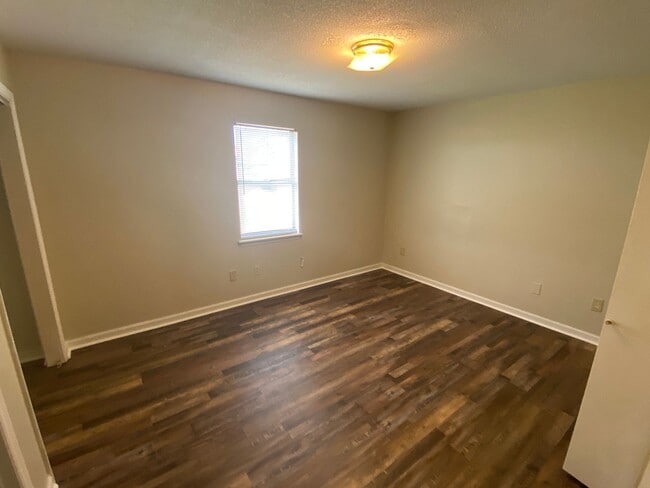 Building Photo - 2501 Tara Heights Cir