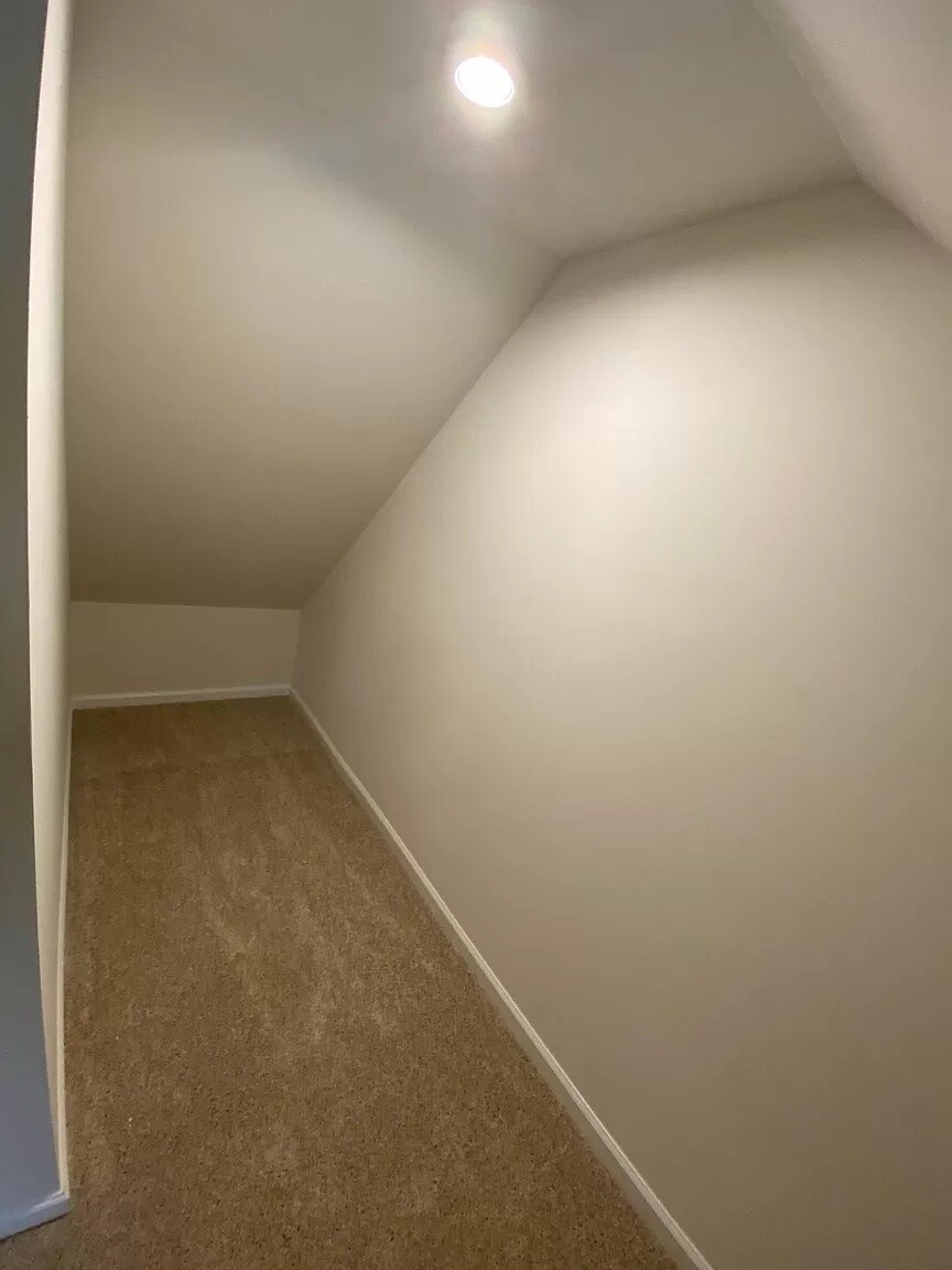 Building Photo - Room in Townhome on Diamond Dove Ln