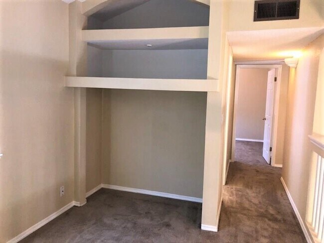Building Photo - 3052 Tierra Humeda Dr