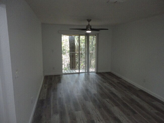 Building Photo - 1 Bedroom/1 Bathroom in Tumblin Creek