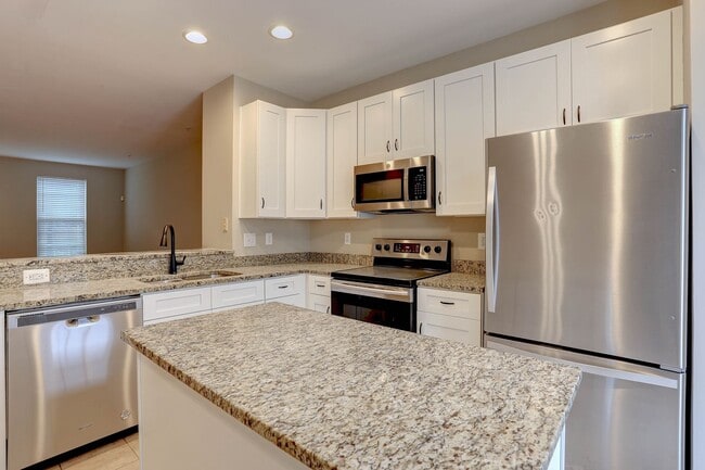 Building Photo - 3BR, 3BA, 1-Car Garage Townhome in Howard Square