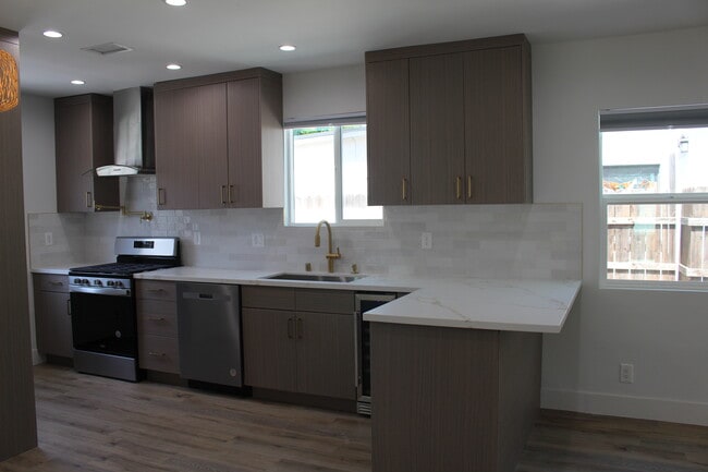 Building Photo - 229 Jesse Ave