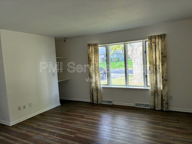 Building Photo - 410 Monroe St