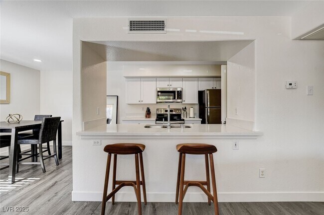 Building Photo - 2300 E Silverado Ranch Blvd