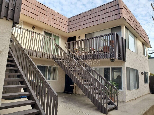 Building Photo - 159 Redwood Ave