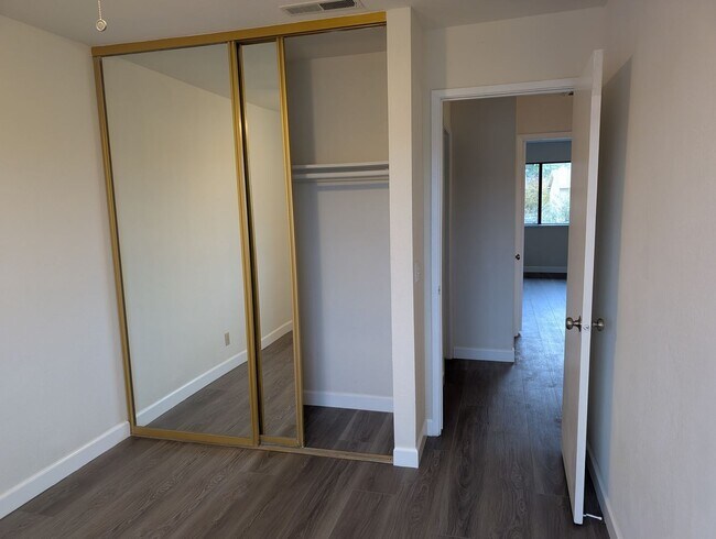 Building Photo - Completely remodeled and updated condo close to Fresno State, shopping and hwy 168