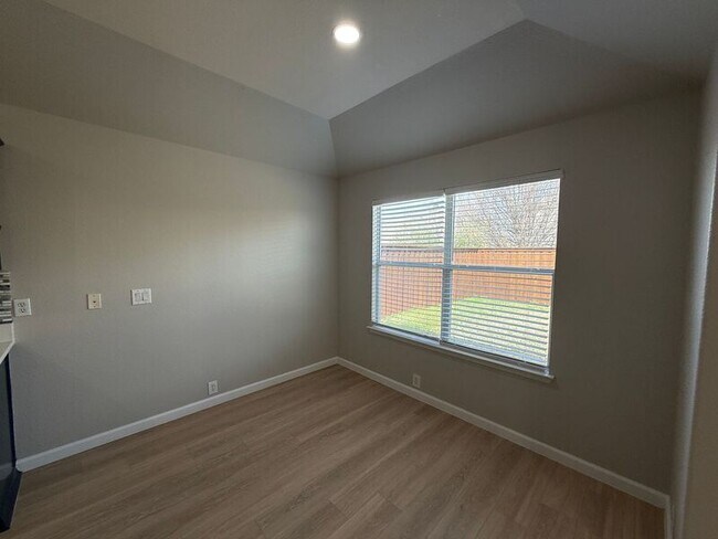 Building Photo - 1909 Morning Dove Dr