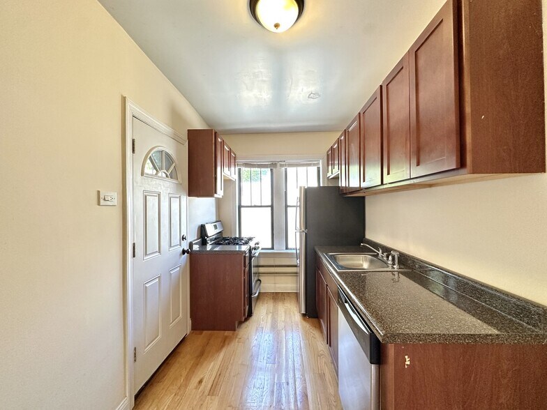 Building Photo - 2851 N Orchard St