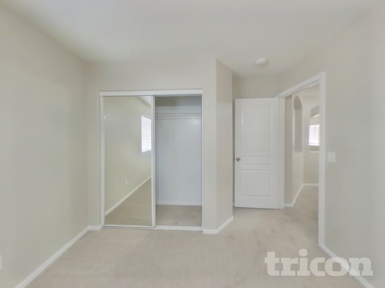 Building Photo - 11418 W Mountain View Dr