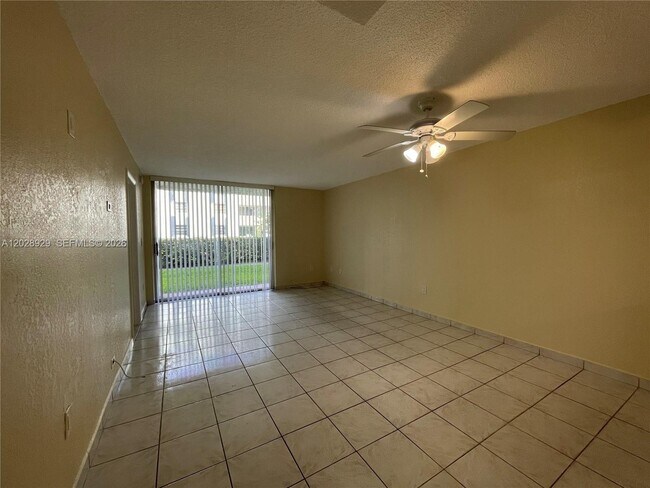 Building Photo - 10090 NW 80th Ct