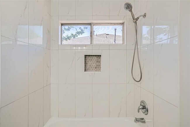 Building Photo - 1701 Hollow Tree Blvd