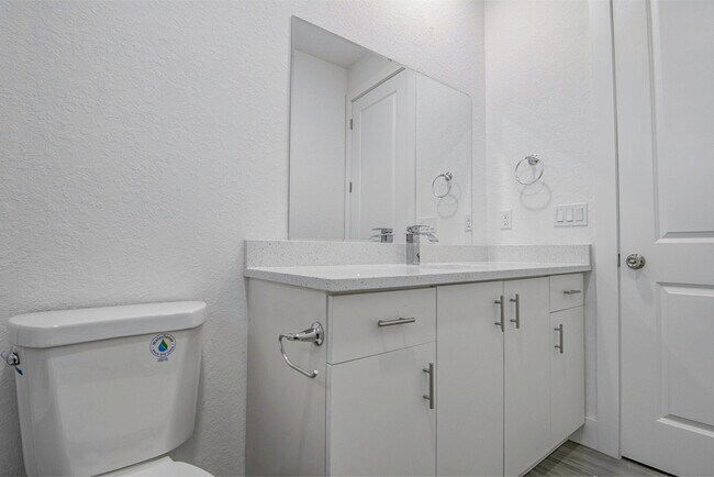 Building Photo - 15633 Lakeland Cir