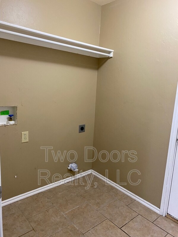 Building Photo - 7921 Frye Ln