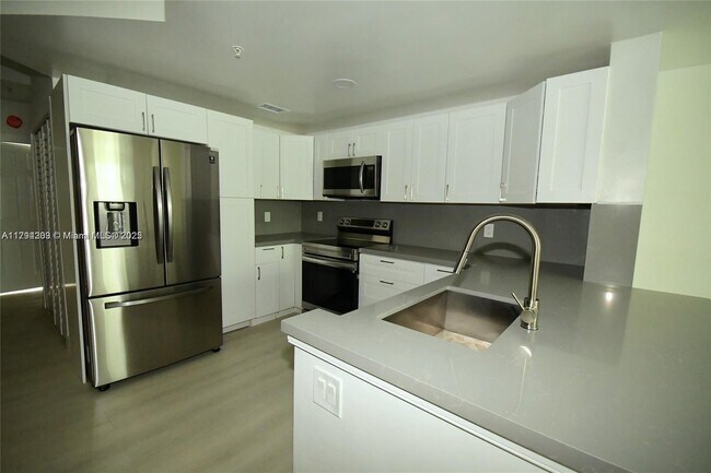 Building Photo - 781 SW 148th Ave