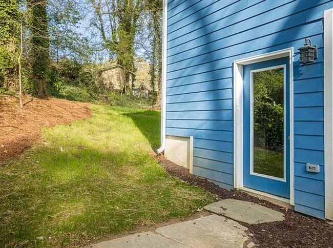 Building Photo - Spacious 5BR/3.5 BA Renovated Home Near Beltline with Off-Street Parking