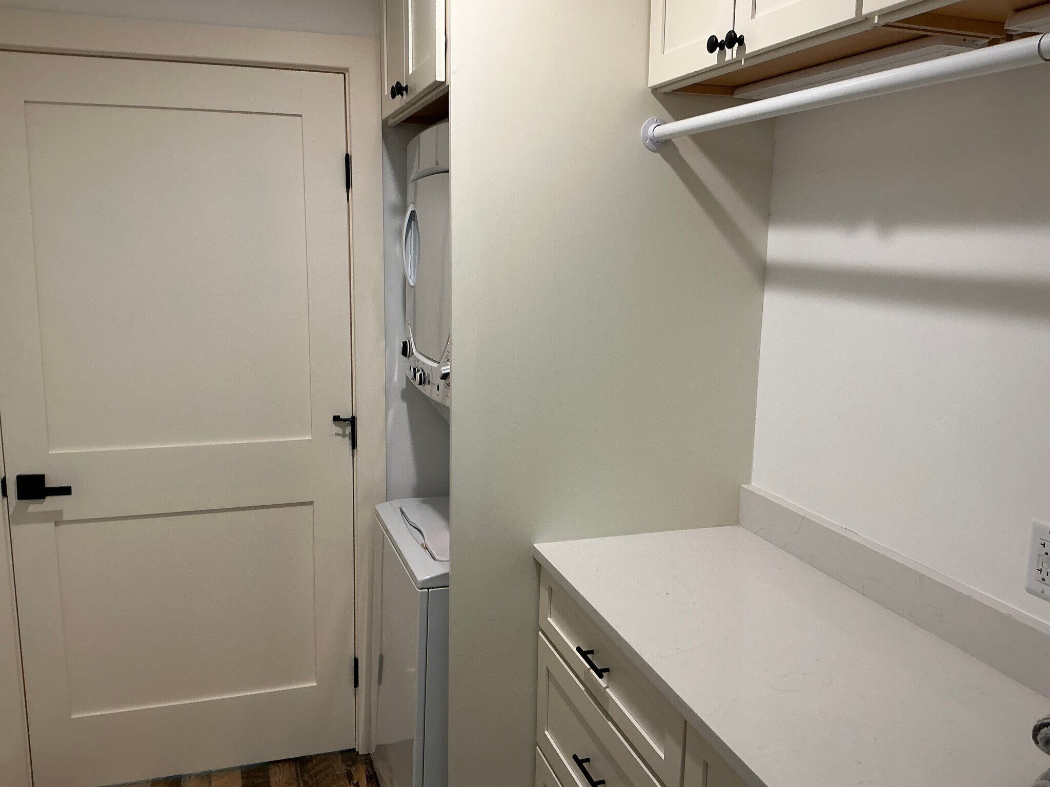 Building Photo - 736 Main Ave