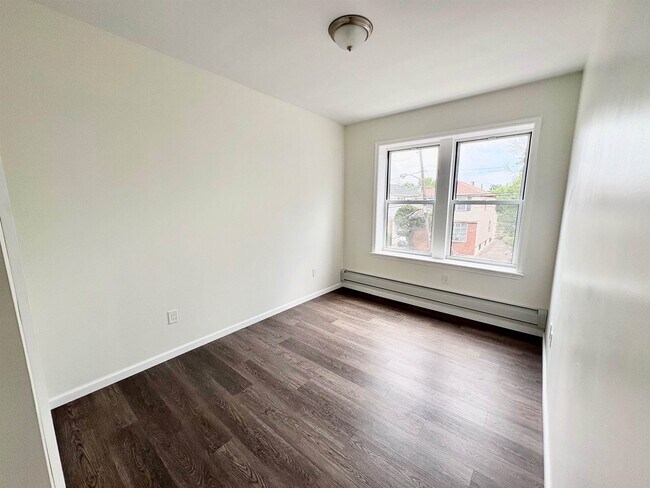 Building Photo - 404 Stegman Pkwy