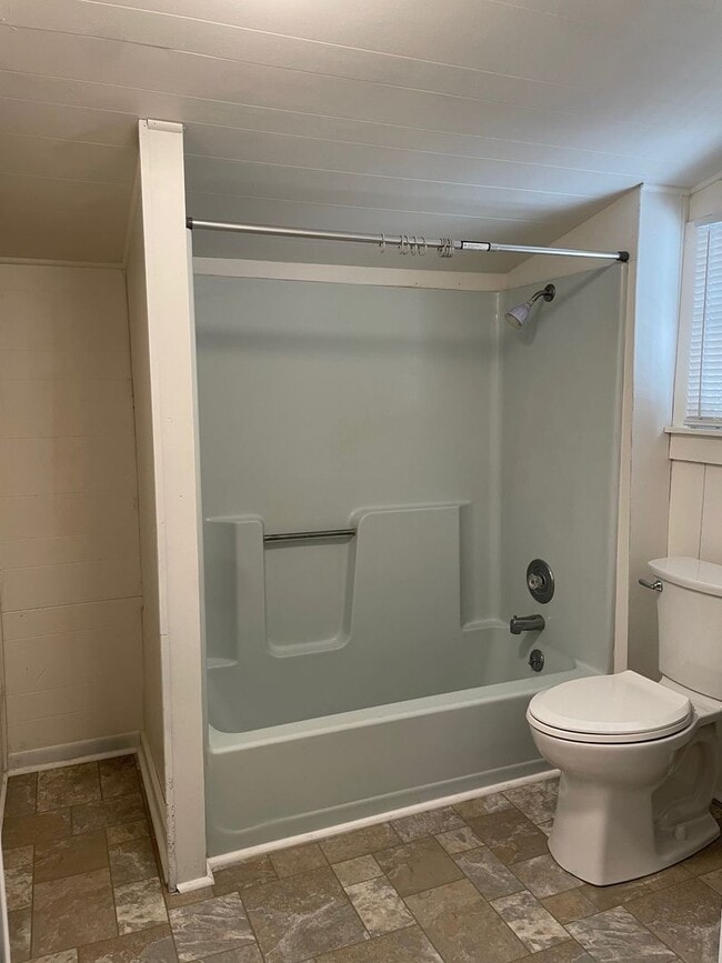 Building Photo - 2 BED, 1 BATH HOME LOCATED IN ASHEBORO OFF...