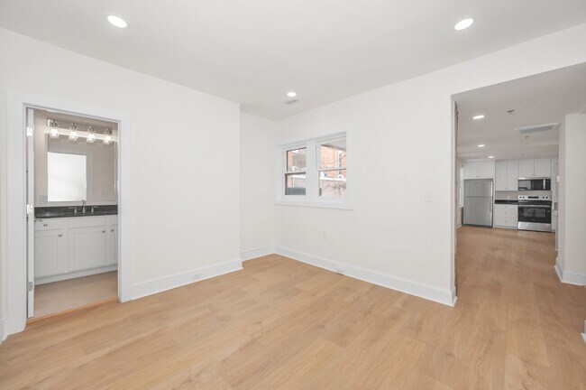 Building Photo - 112 N Market St