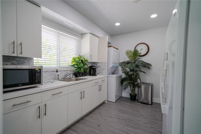 Building Photo - 8390 SW 64th St