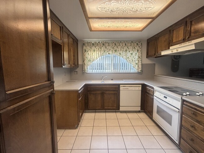 Building Photo - 1712 Shasta Ct