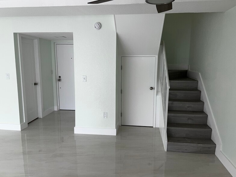 Building Photo - 9300 W Flagler St