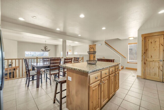 Building Photo - Furnished Bear Hollow Townhome