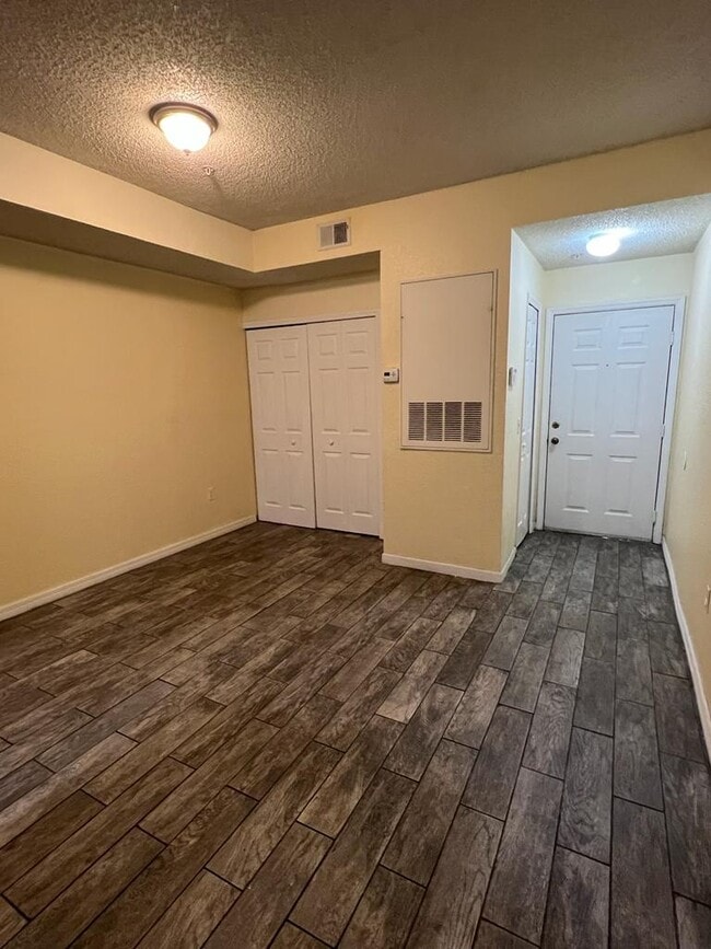 Building Photo - 13025 Mulberry Park Dr