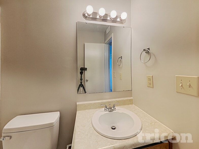 Building Photo - 572 San Ricardo Dr
