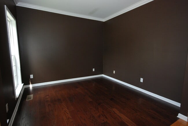 Building Photo - Oversized Executive Style Home with Finish...