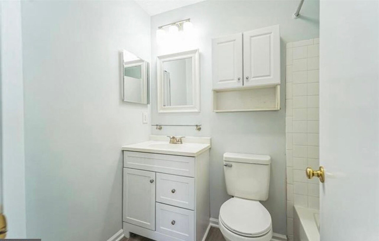 Building Photo - 11 Gemstone Ct