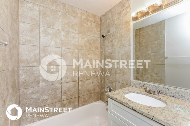 Building Photo - 4868 Zinzendorf Dr